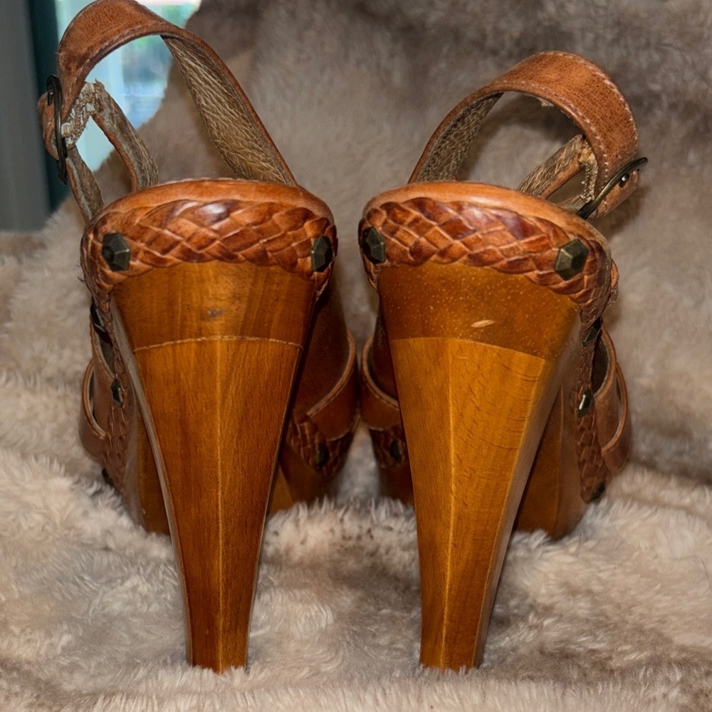 FRYE Caramel studded slingback Leather Heels - Picture 5 of 14